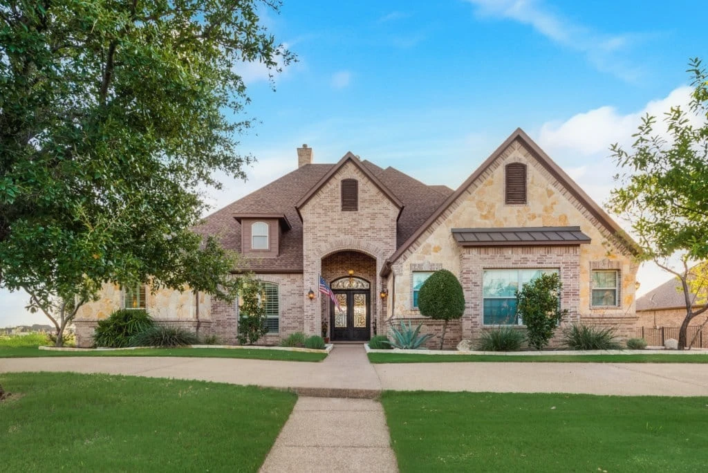 Exterior of 6000 Lakeside Drive Fort Worth, TX 76179-6613