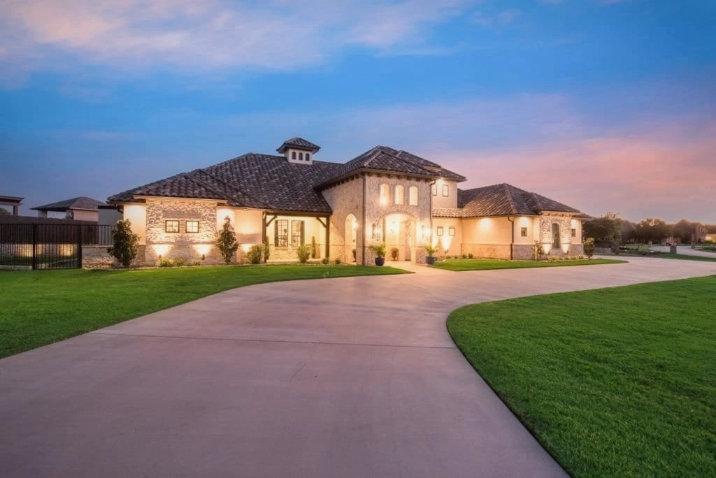 Exterior of 5917 Lakeside Drive, Fort Worth, Texas, 76179
